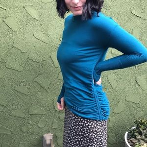 Athleta sweater/sweatshirt